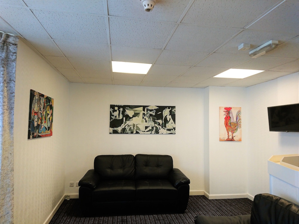 Sarum Hotel 45/69