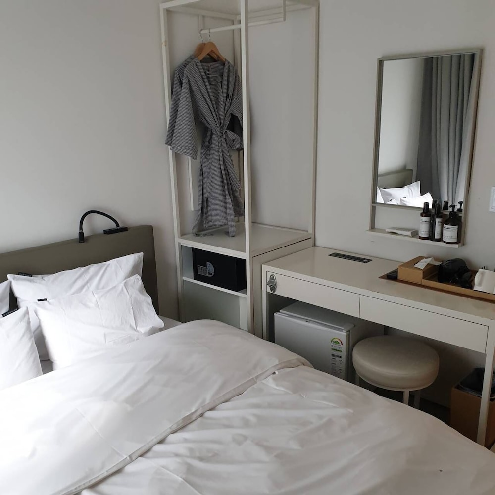 H Avenue Hotel Shinchon & Idae 14/50