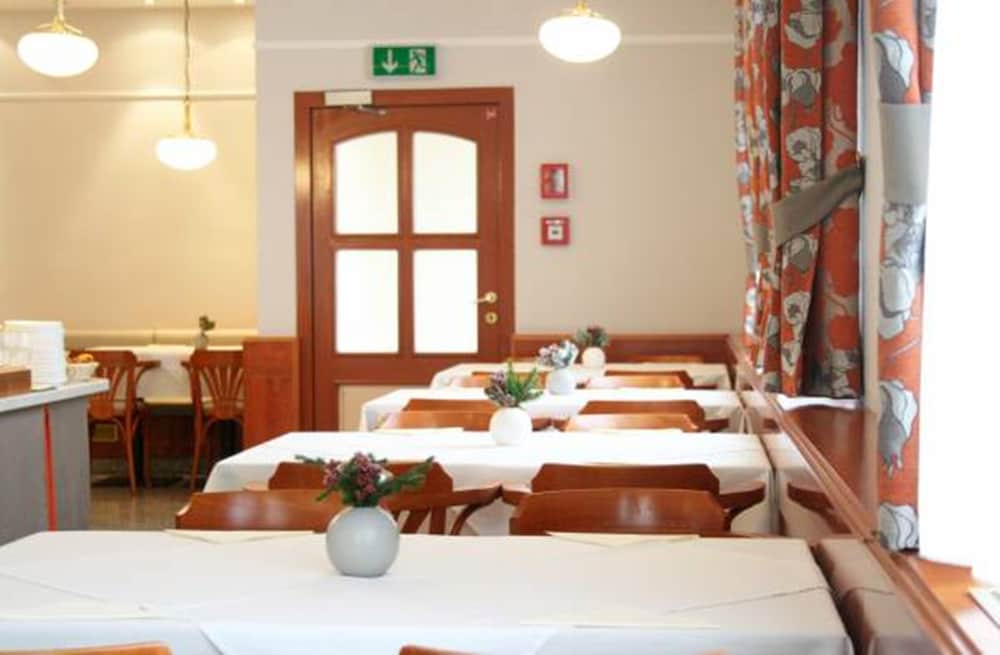 HOTEL DREI KRONEN VIENNA CITY 62/74