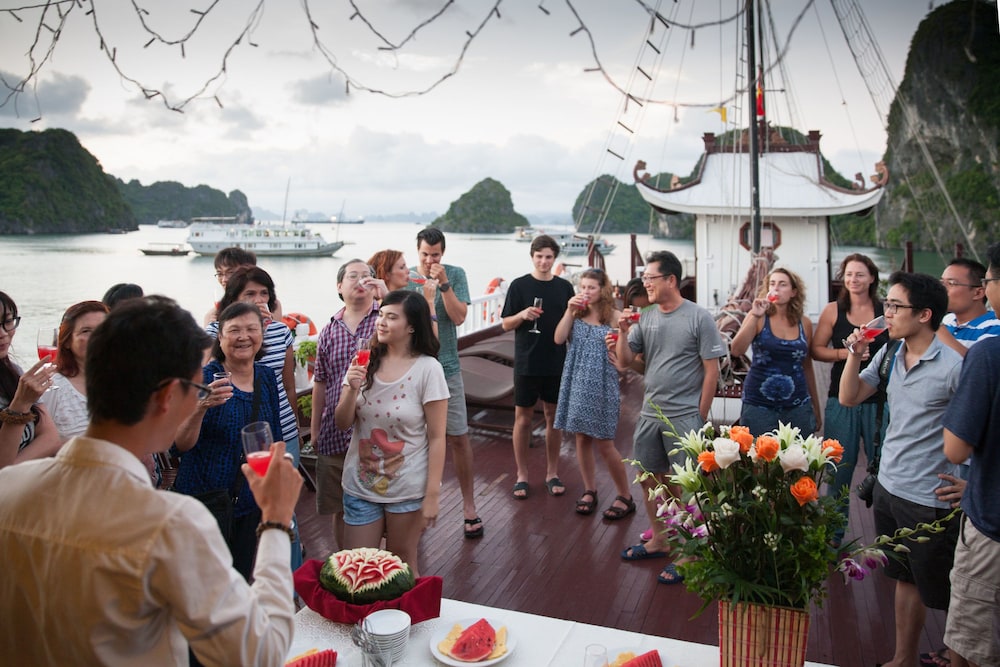 Halong Royal Palace Cruise 38/62