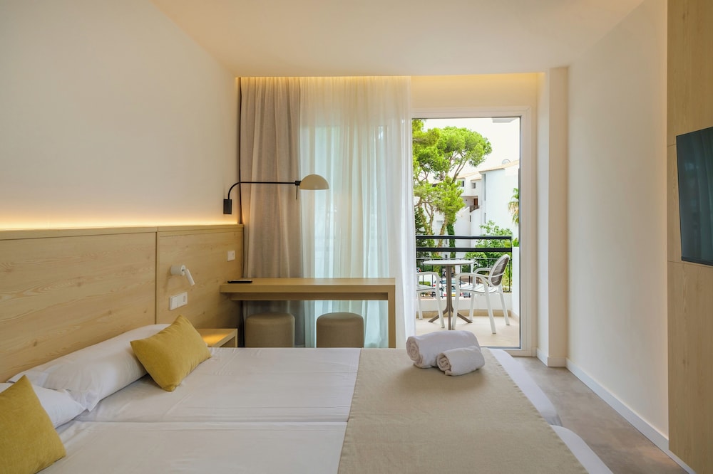 ROOM, TWIN BEDS, SEA VIEW, BALCONY
