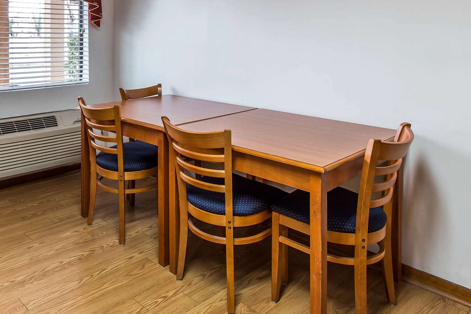 Econo Lodge Inn & Suites Albany North 35/41