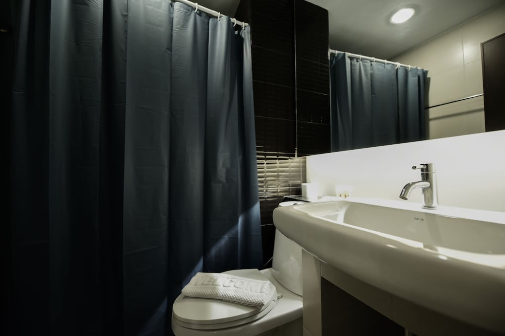 Trendy Hotel 43/44