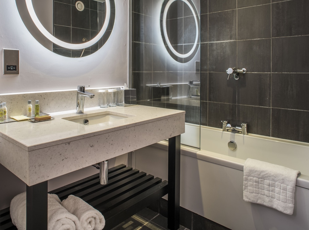 غرفة ديلوكس بسرير مزدوج، Doubletree By Hilton Bristol South Cadbury House 4/6