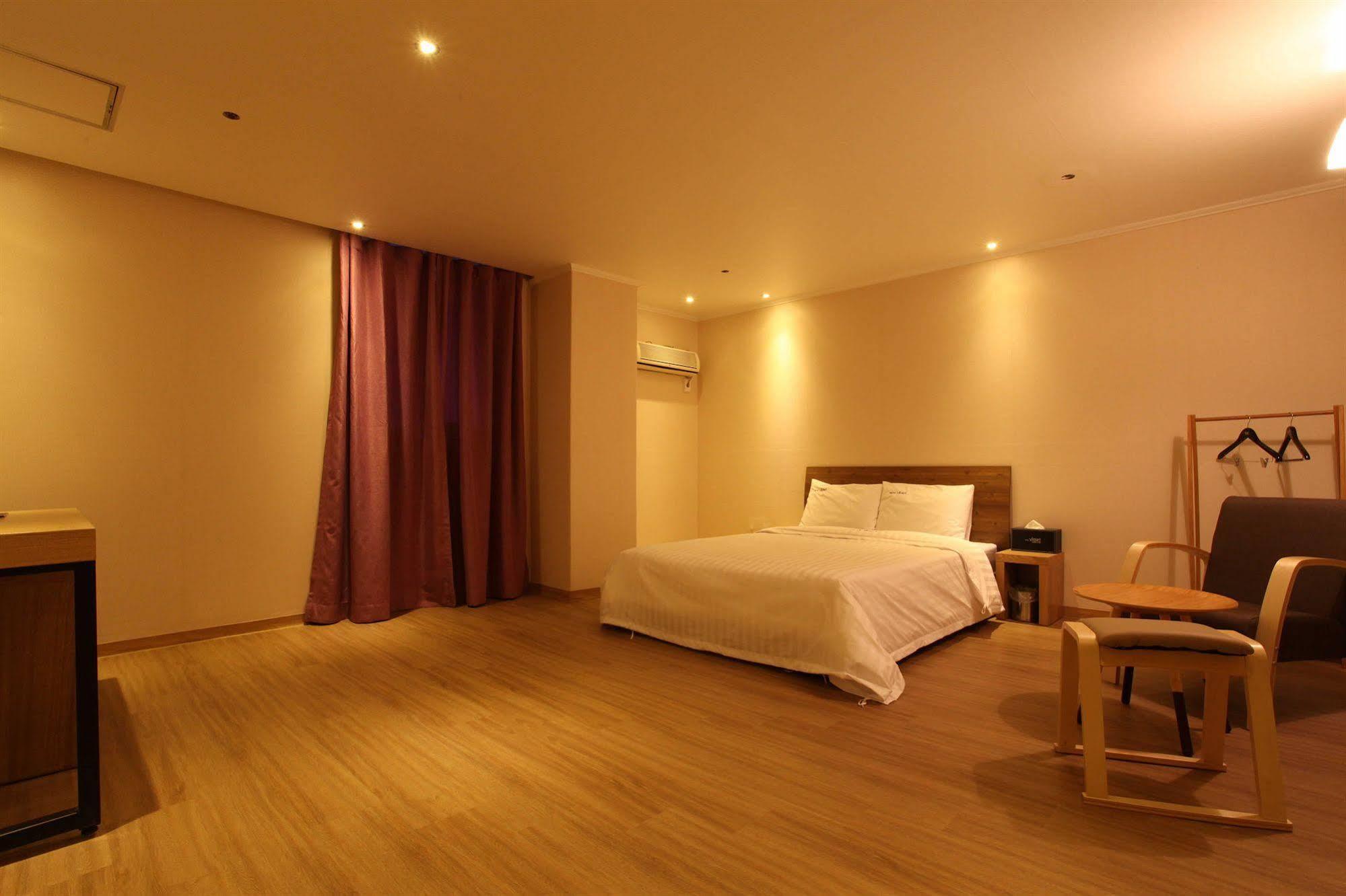 Hotel Violet 15/40