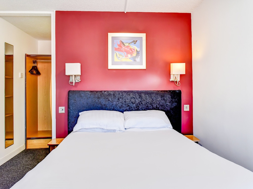 OYO The Hotel Rafiya, Redditch 13/20