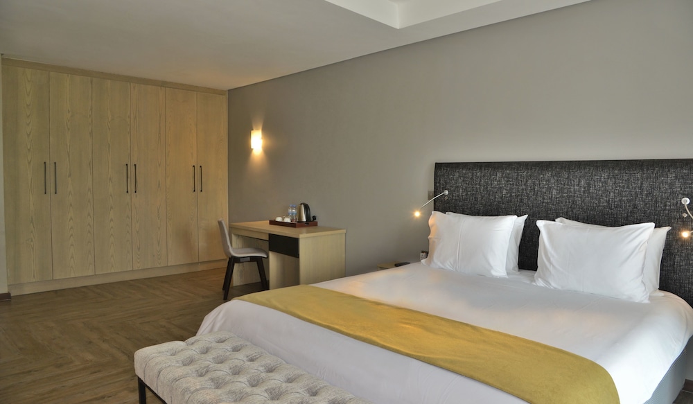 Mantis Epic Hotel And Suites 18/63
