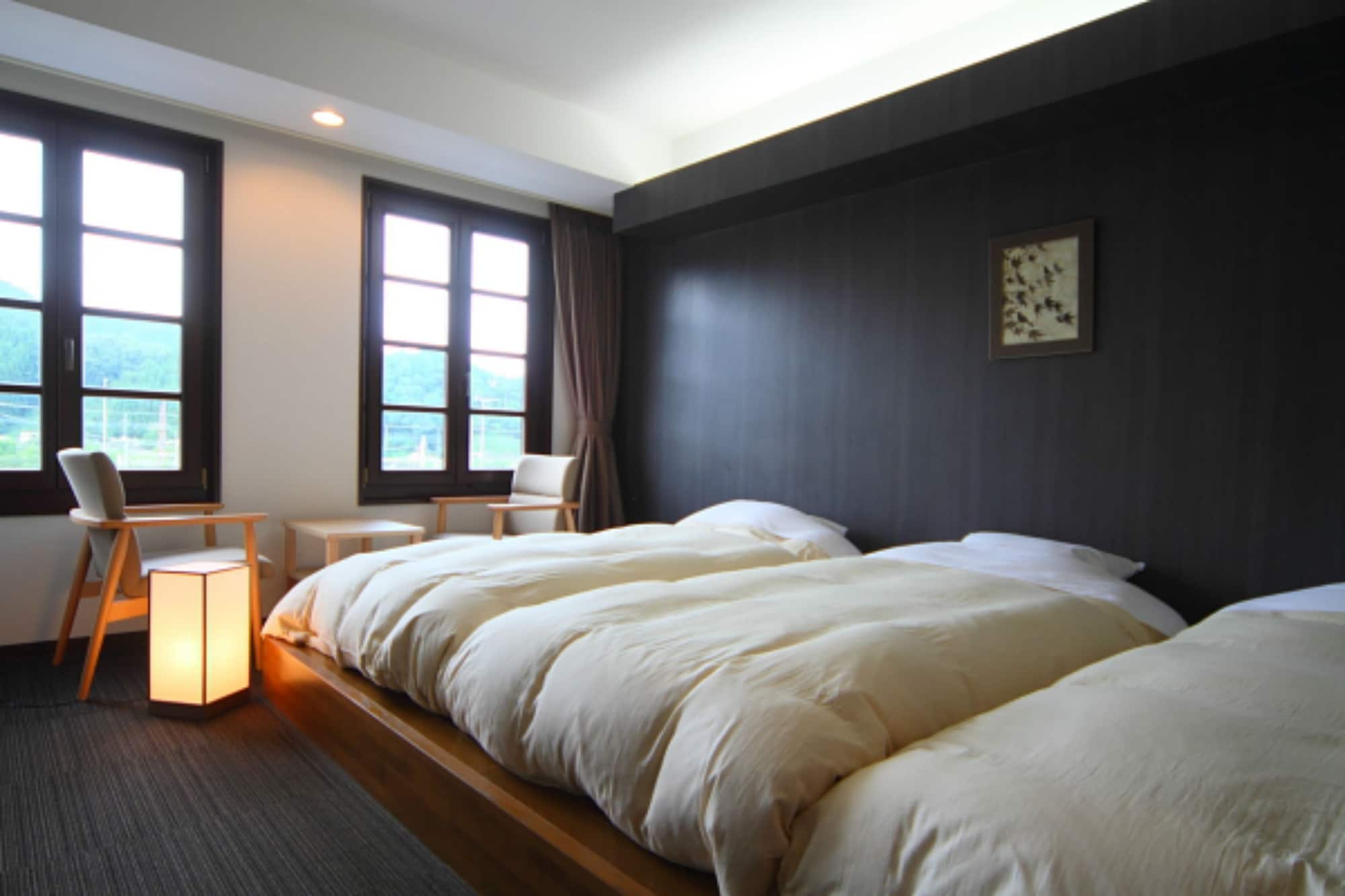 ROOM, TRIPLE