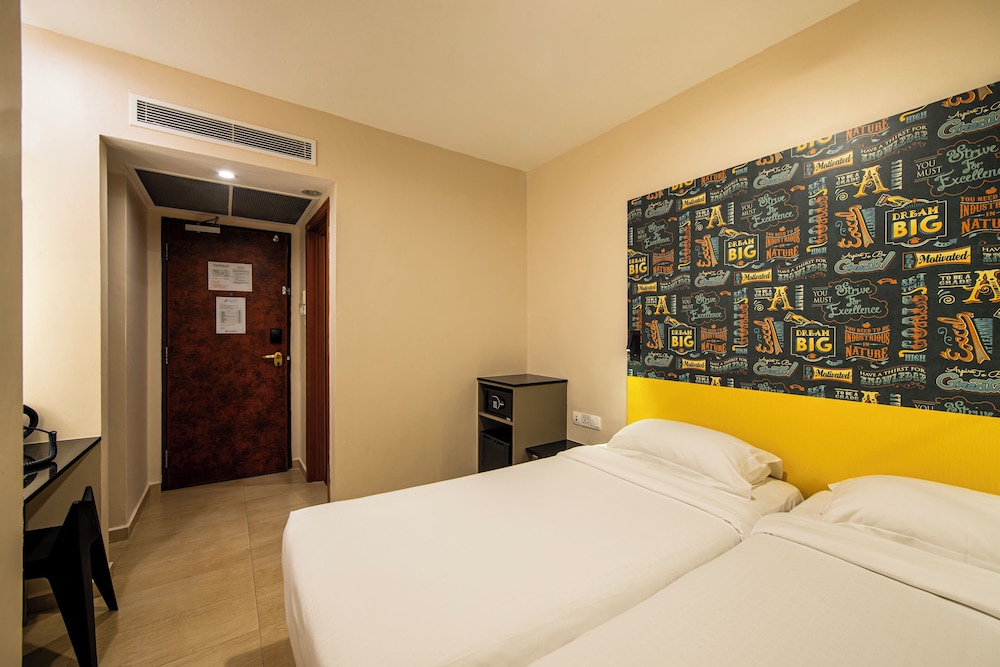 STANDARD, TWIN BEDS, NO WINDOW