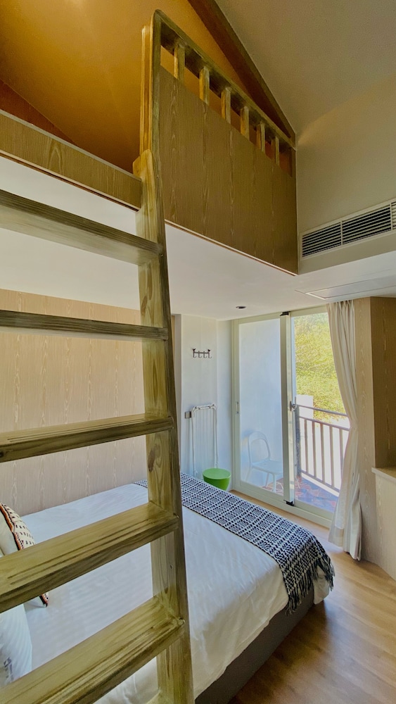 STANDARD, DOUBLE BED, MOUNTAIN VIEW