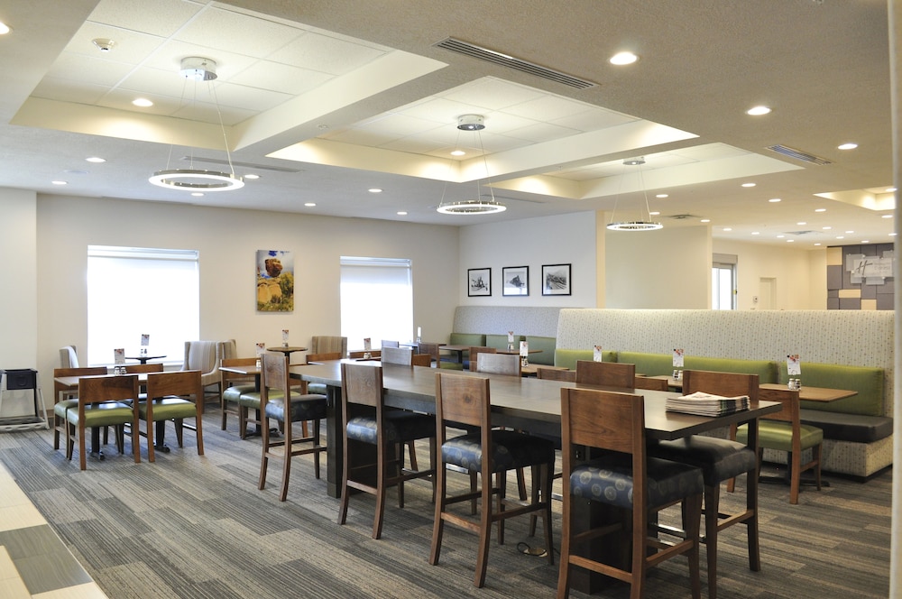 Holiday Inn Express Suites Price 36/51