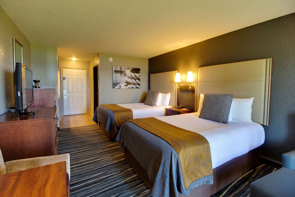 Best Western Harbour Pointe Lakefront 7/37
