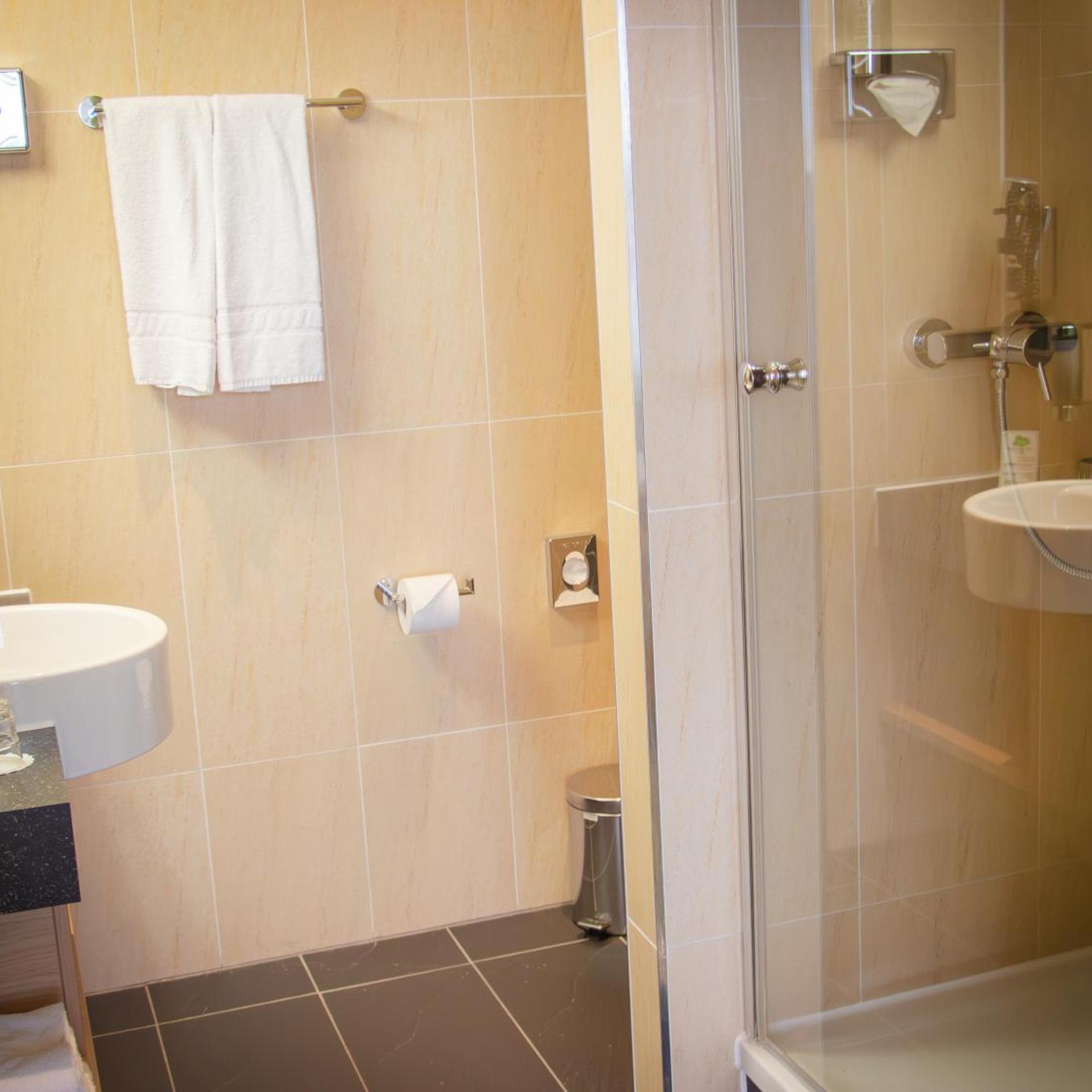 غرفة قياسية بسرير كينج، Hotel Bildungsblick 5/7