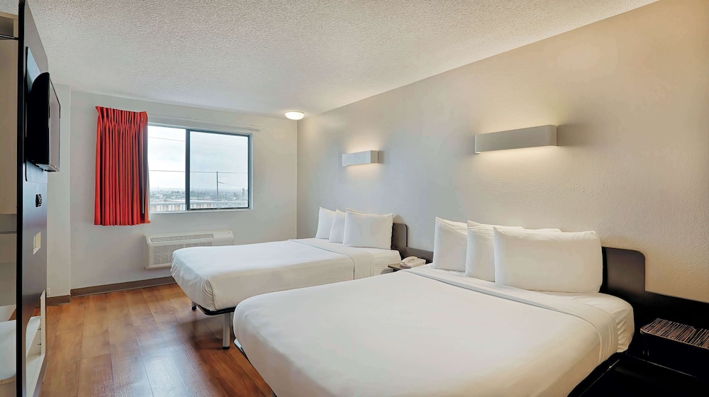 Studio6 Suites Los Angeles, CA - Los Angeles LAX 12/33
