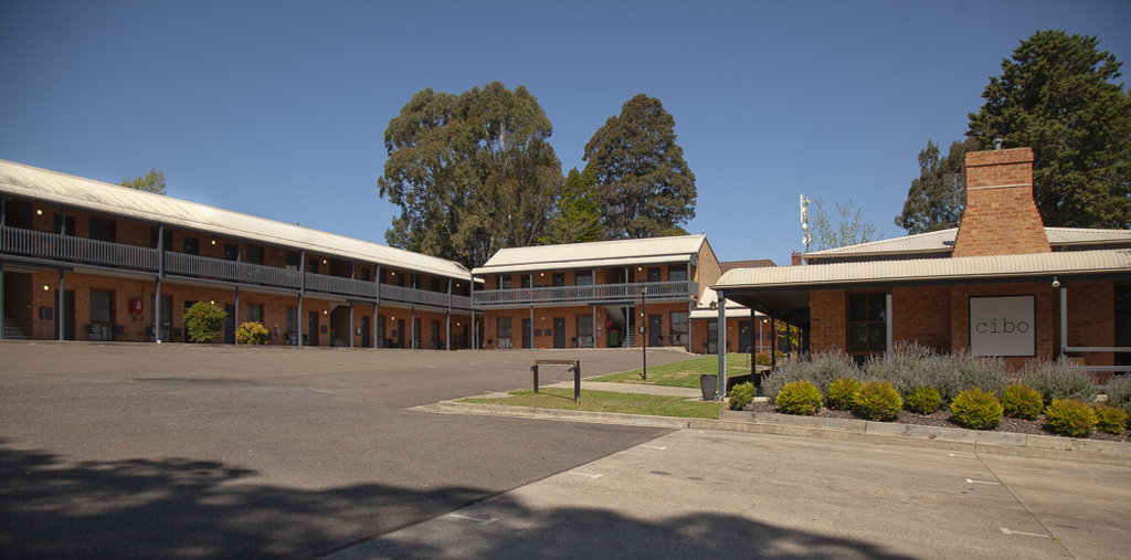 Bega Downs Motor Inn 9/44
