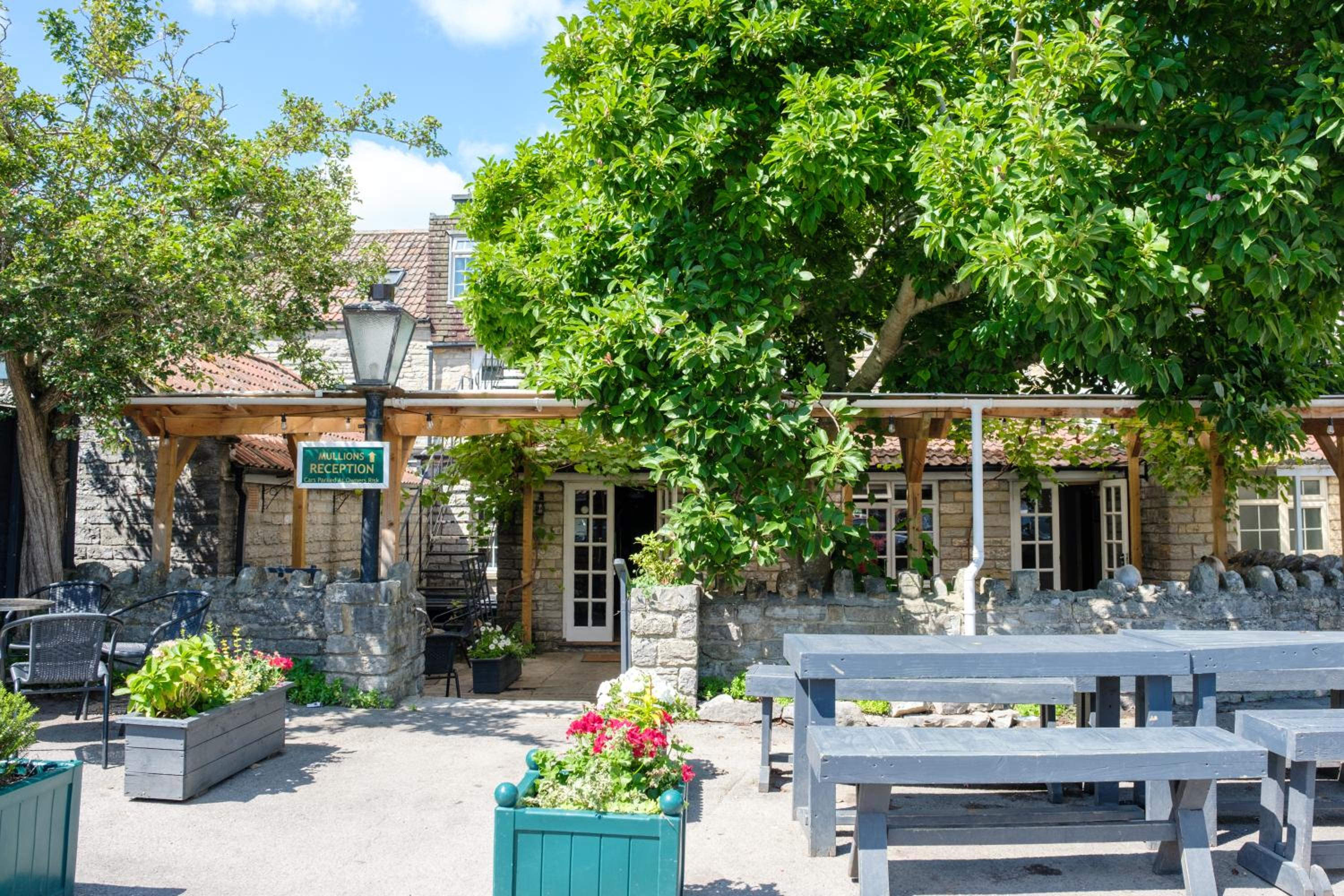 Mullions Guest House 4/21