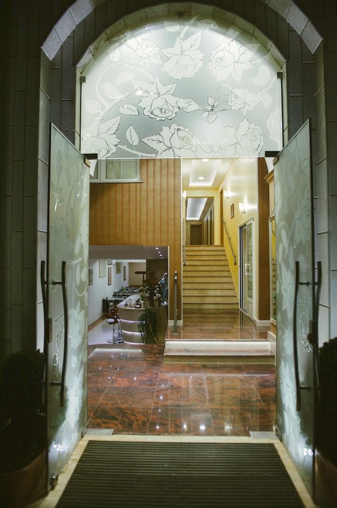 Hotel Flowers 10/71