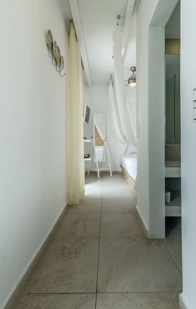 Niki Savvas Studios And Suites 21/73