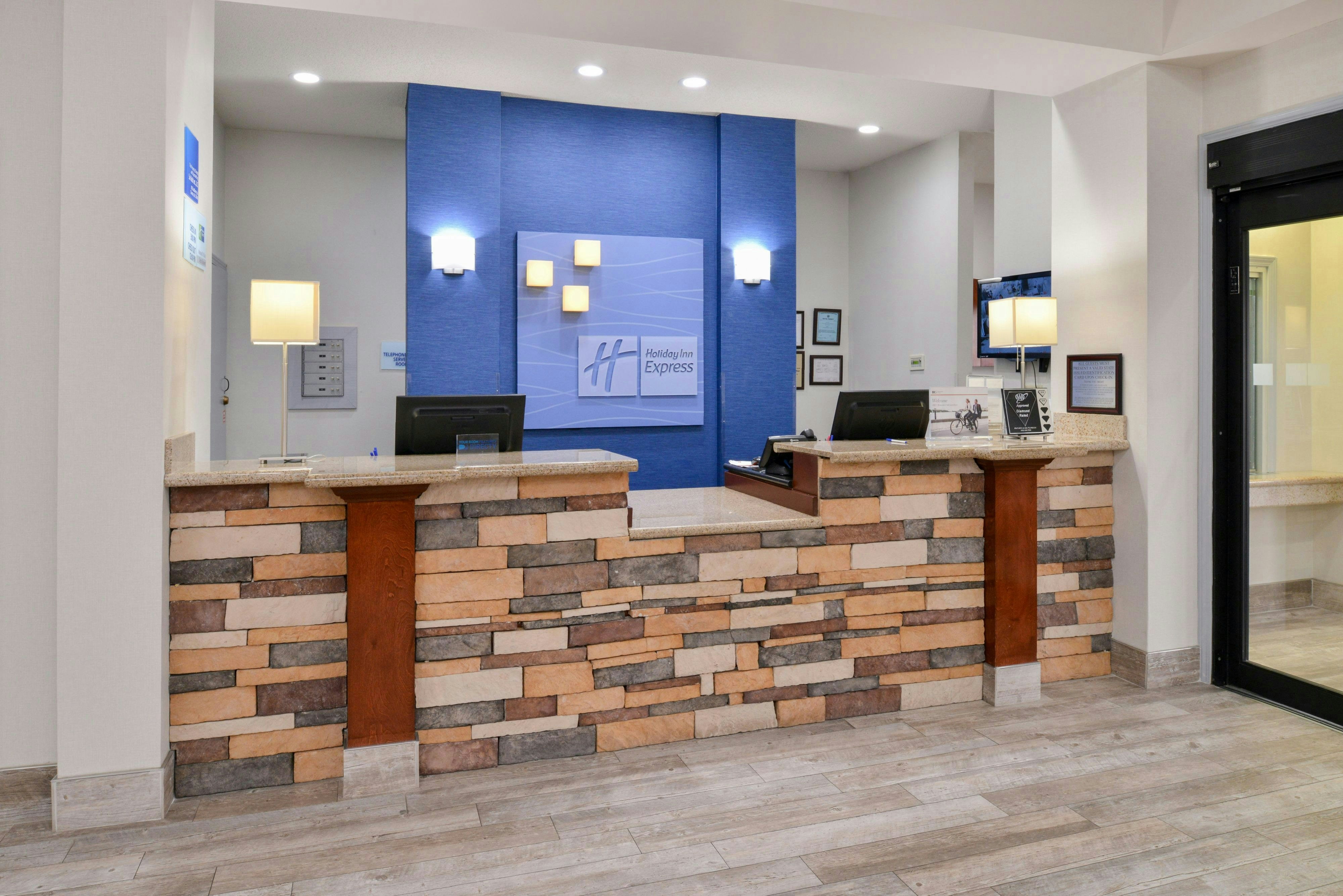 Holiday Inn Express Clanton 8/66