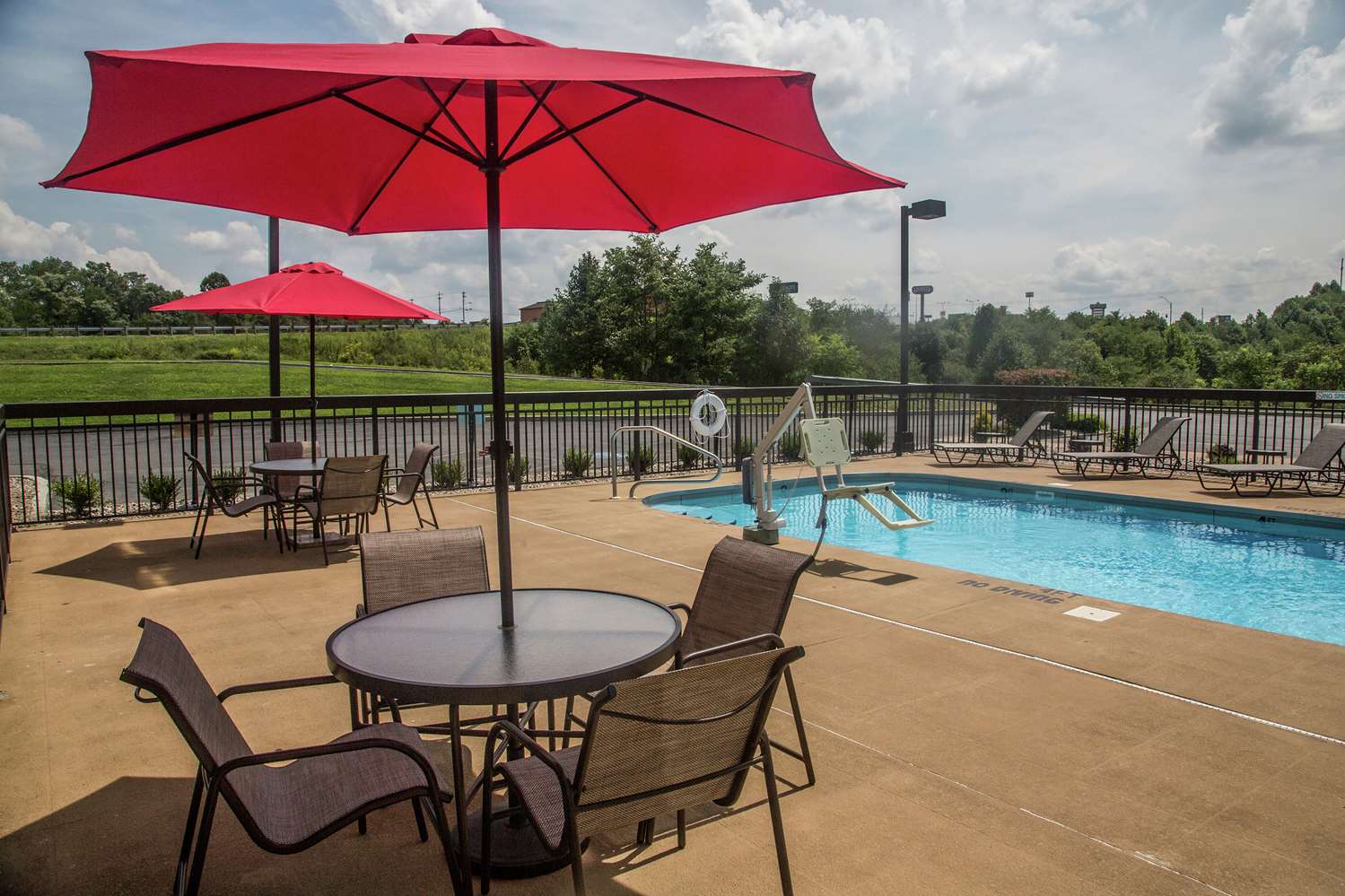 Hampton Inn Summersville 14/15