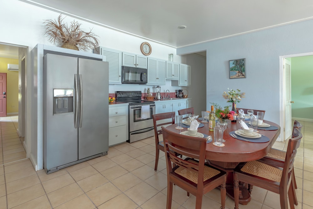 Fort Recovery Beachfront Villa & Suites Hotel 33/49