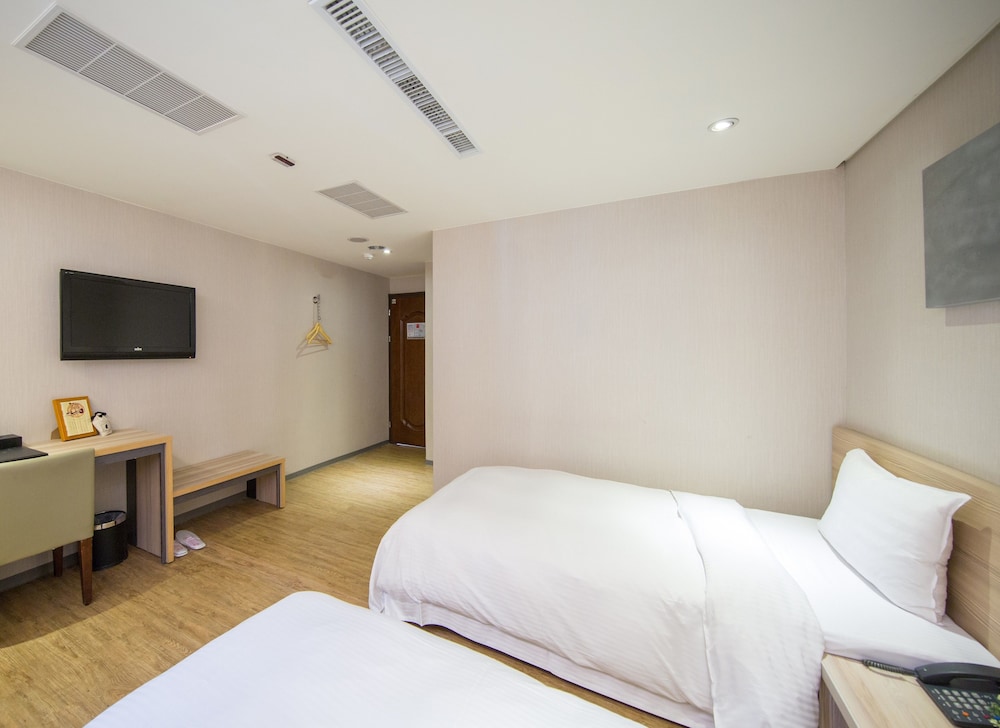 Unique Hotel Smile 73 Hotel 26/73