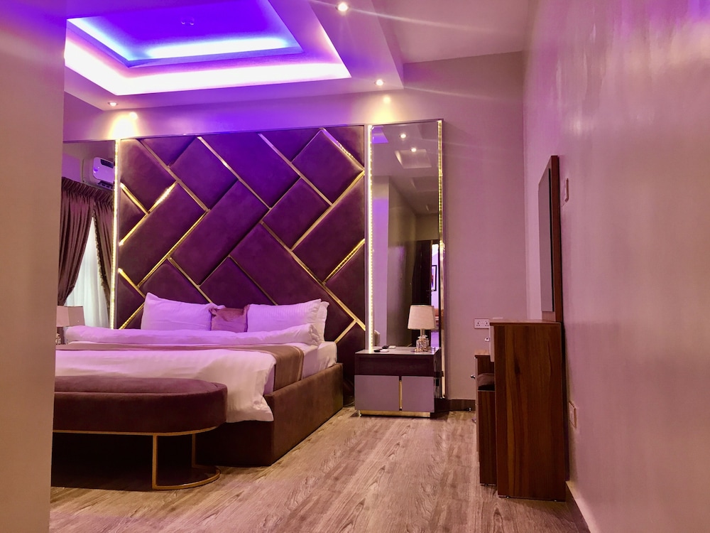 God's Touch Apartments Signature 20/50