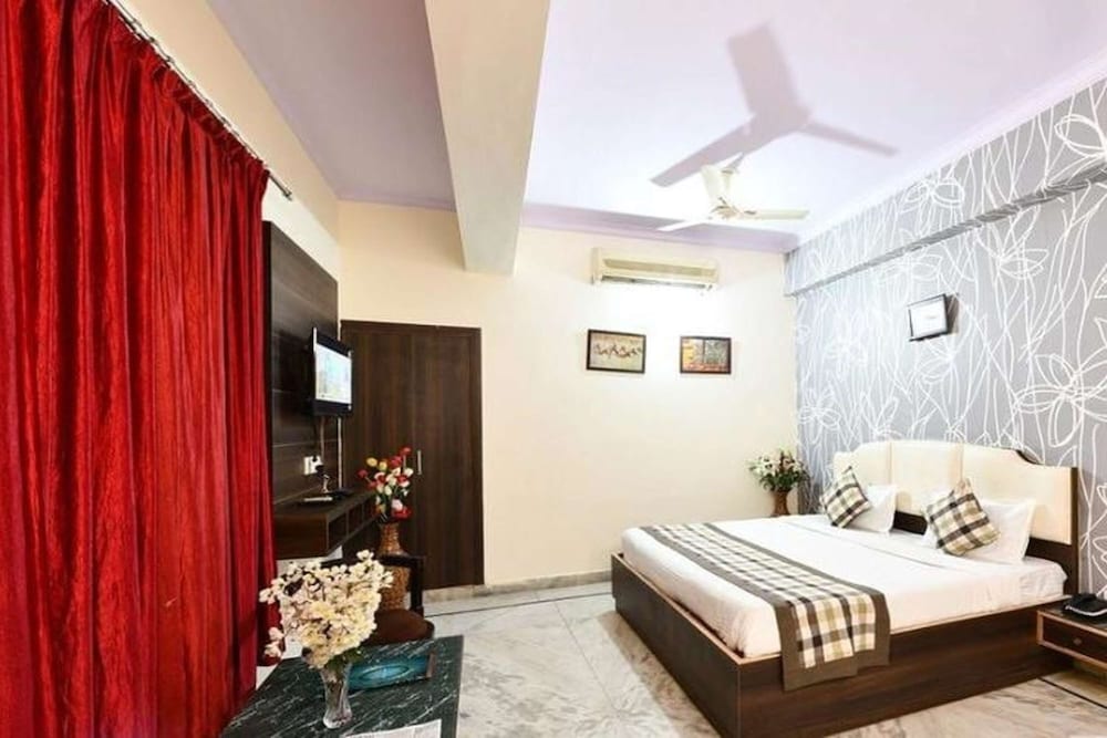 Hotel Chanakya 8/17
