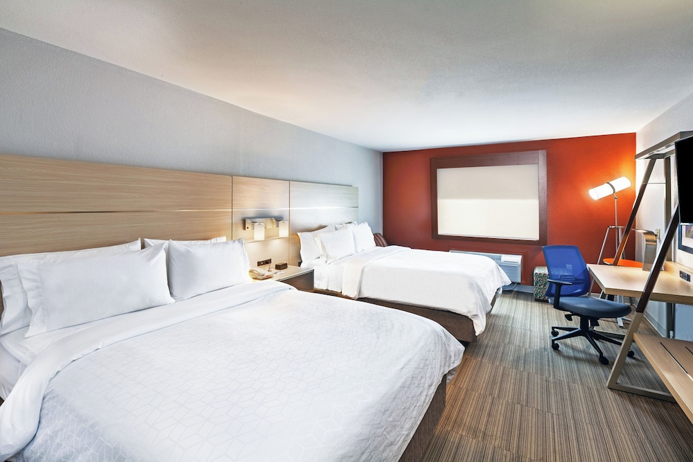 Holiday Inn Express Hotel Suites Jenks 27/72