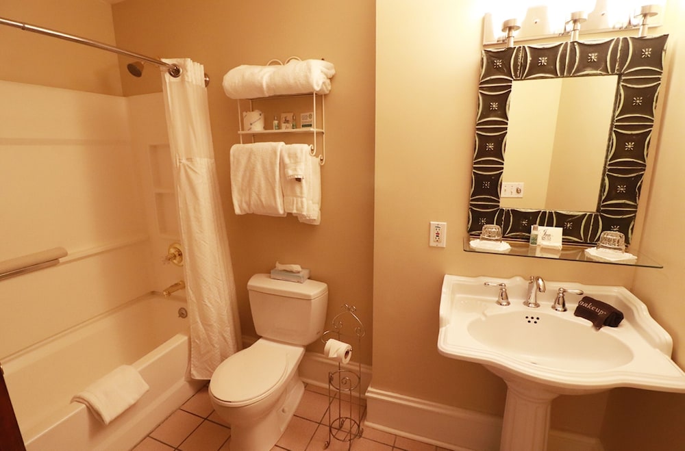 Inn at 835 Boutique Hotel 47/50