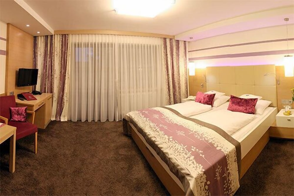 Ringhotel Lenauhof 8/50