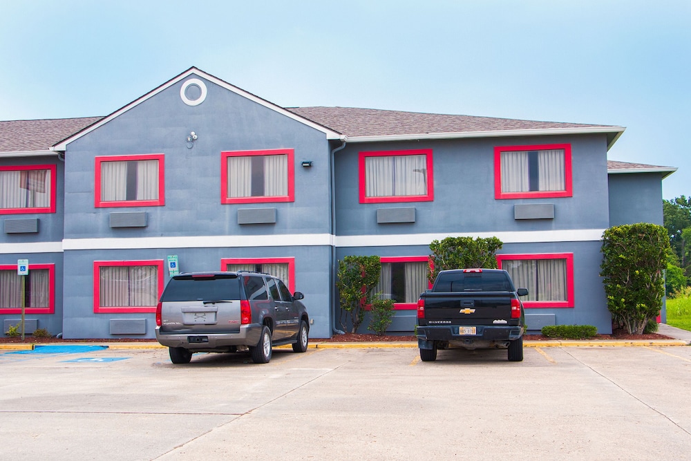 OYO Townhouse Donaldsonville - Gonzale 47/51