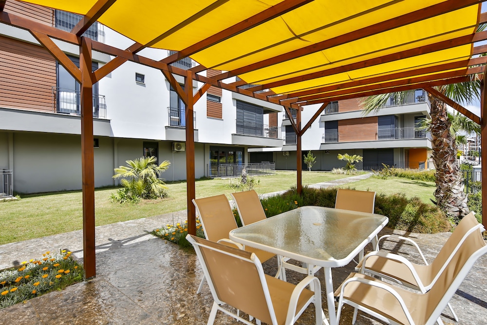 Mene Suites 28/33