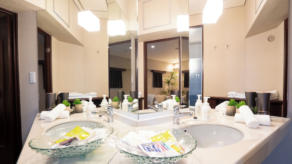 Rycom Crystal Hotel 56/59
