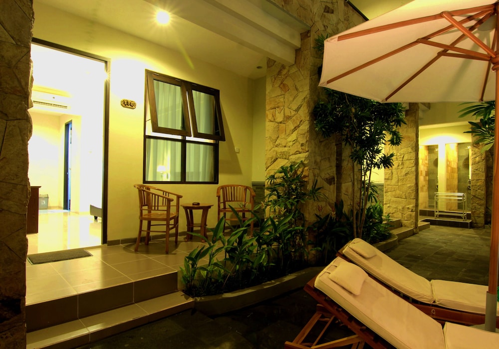 MANGGAR INDONESIA HOTEL & RESIDENCE 28/43