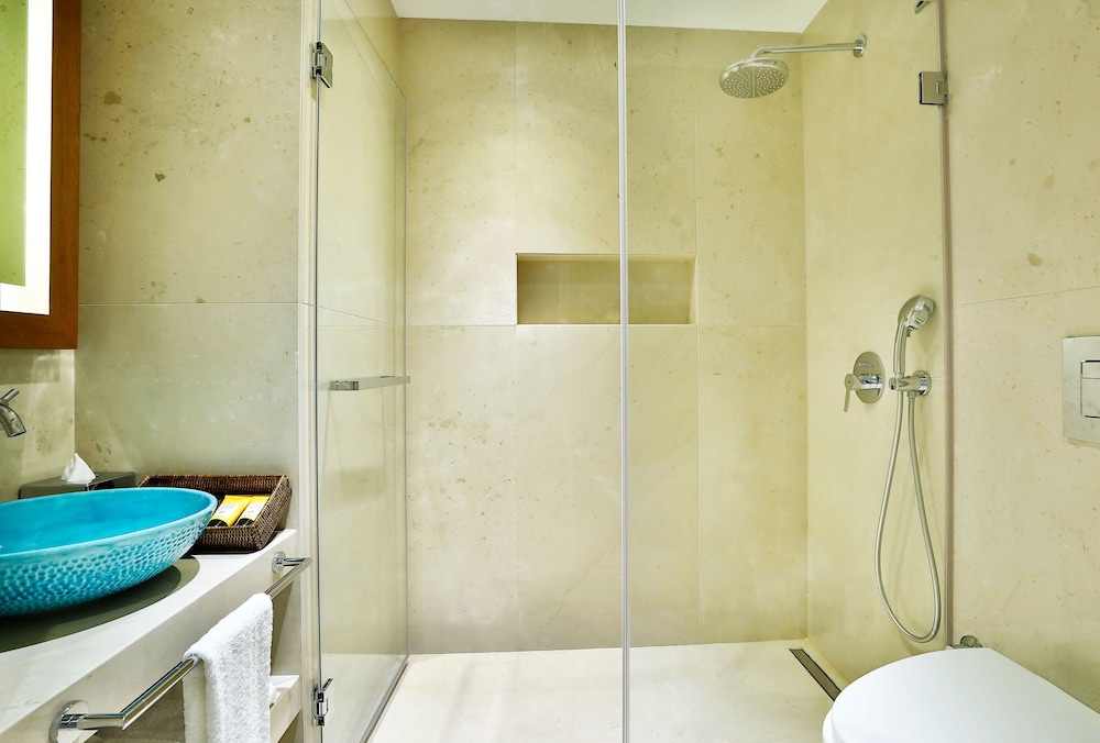Mare Deluxe Residences and Villas 55/57