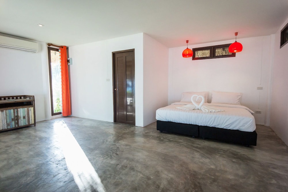 DELUXE, BUNGALOW, KING BED, BEACH FRONT, PATIO