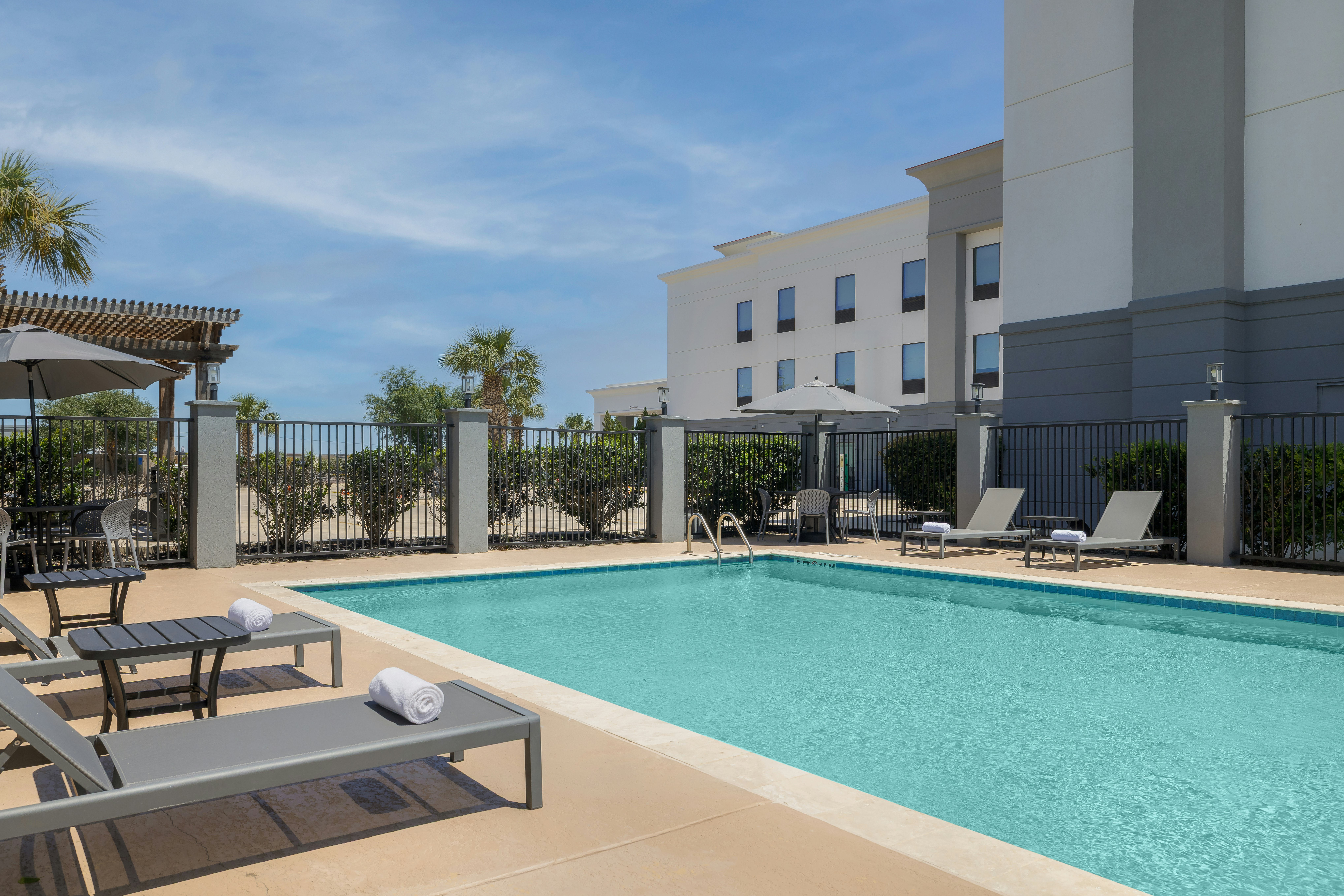 Hampton Inn Pleasanton 31/34