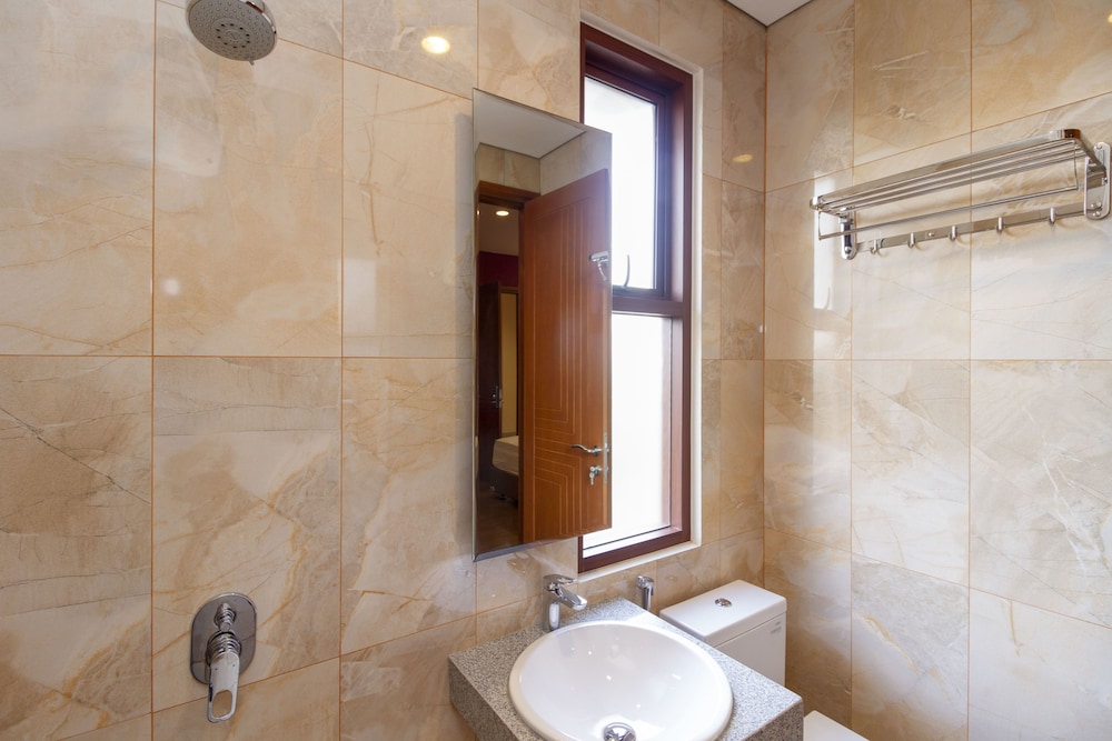 RedDoorz Plus @ CBD Bintaro 29/56