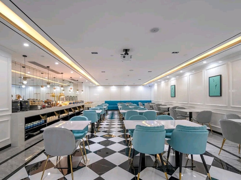 Pazhou XANA Deluxe International Hotel (Changgang Subway Metro Station Branch) 35/50
