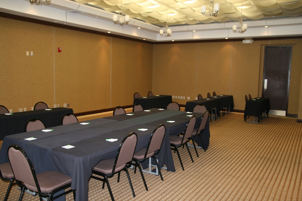 Holiday Inn Macon North 67/79