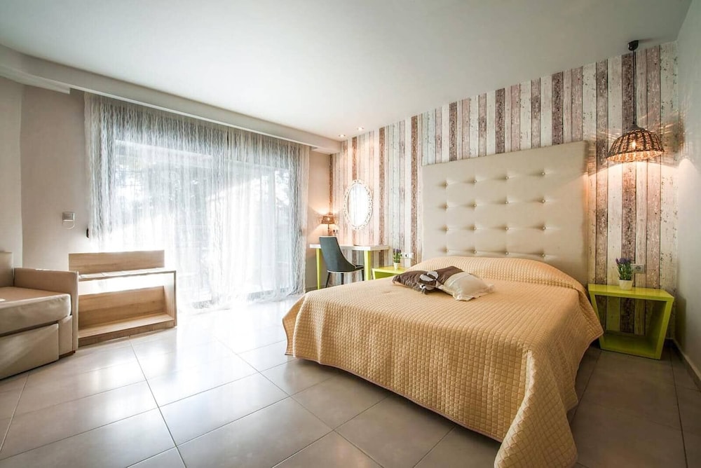 Flegra Beach Boutique Apartments 14/48