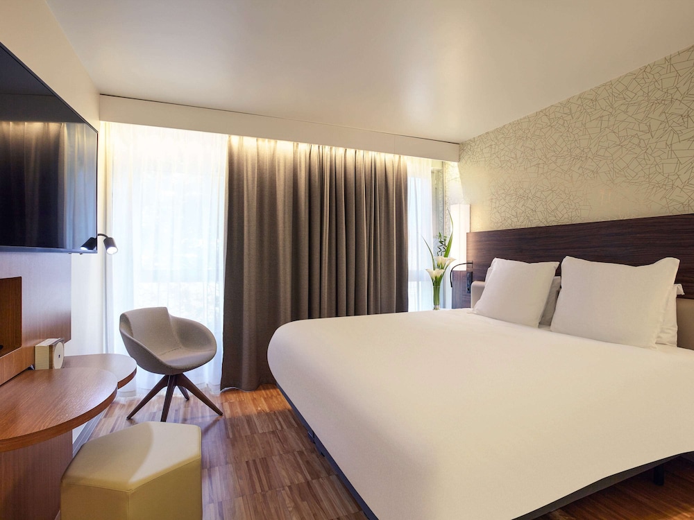 Mercure Paris Arc de Triomphe Etoile 19/72