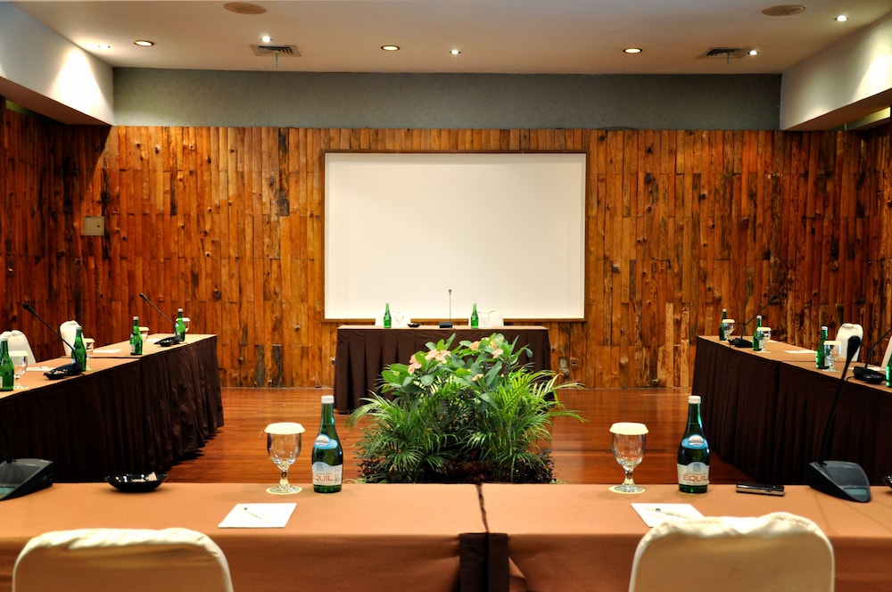 Hotel Santika Cirebon 22/28