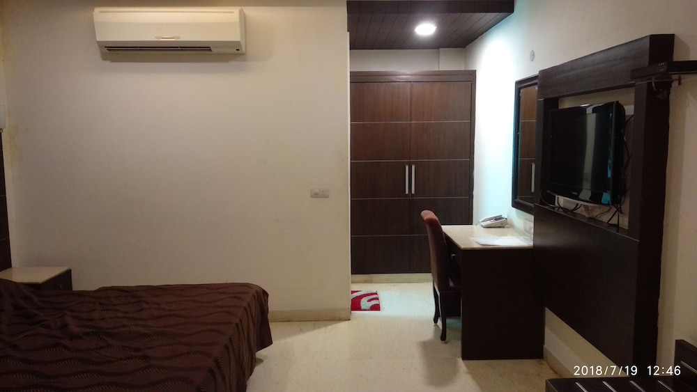 Metropolis Guest House 39/50