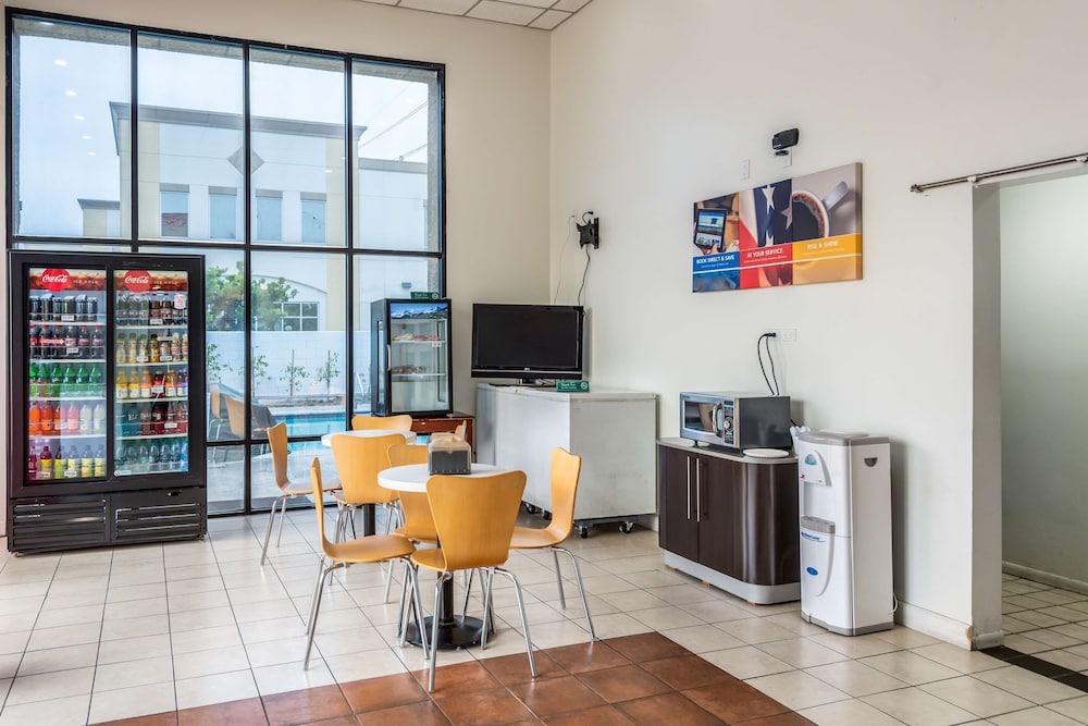 Motel6 Gardena, CA - South 15/25