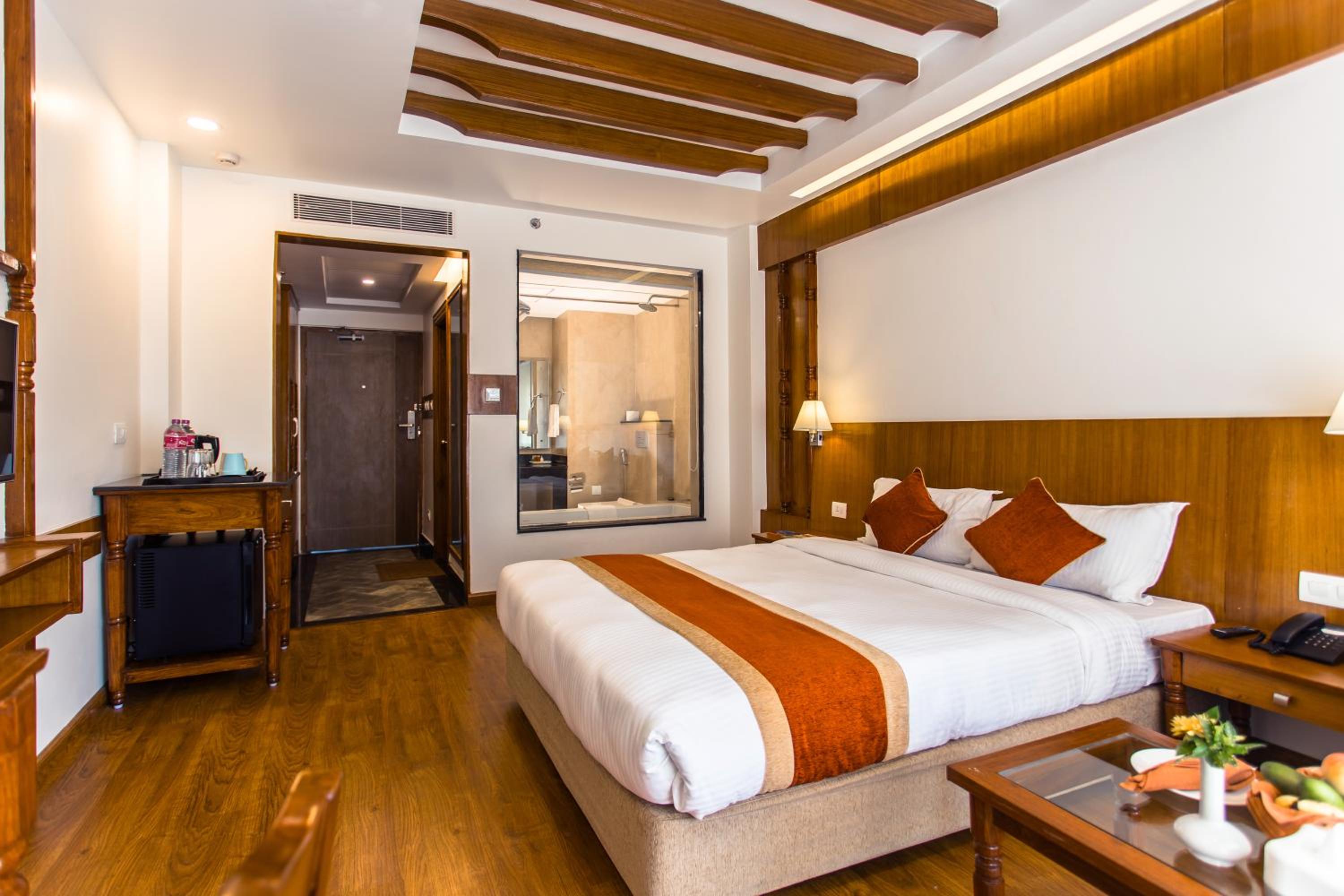 Super, Deluxe, Twin Beds