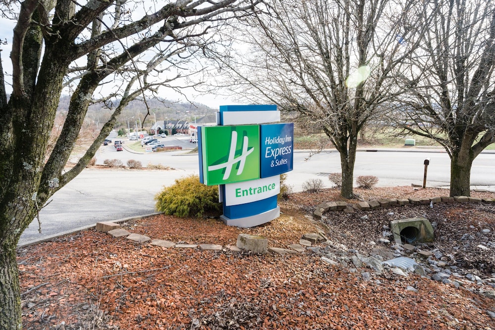 Holiday Inn Express Hotel and Suites Knoxville-North-I-75 Exit 112 34/61