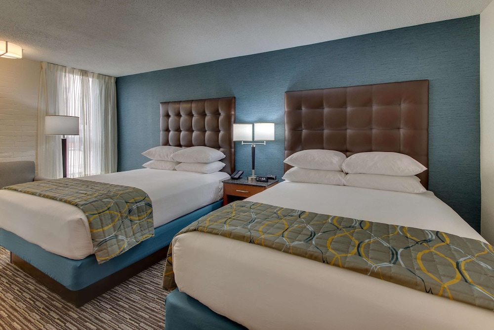 Pear Tree Inn St Louis Airport 8/45