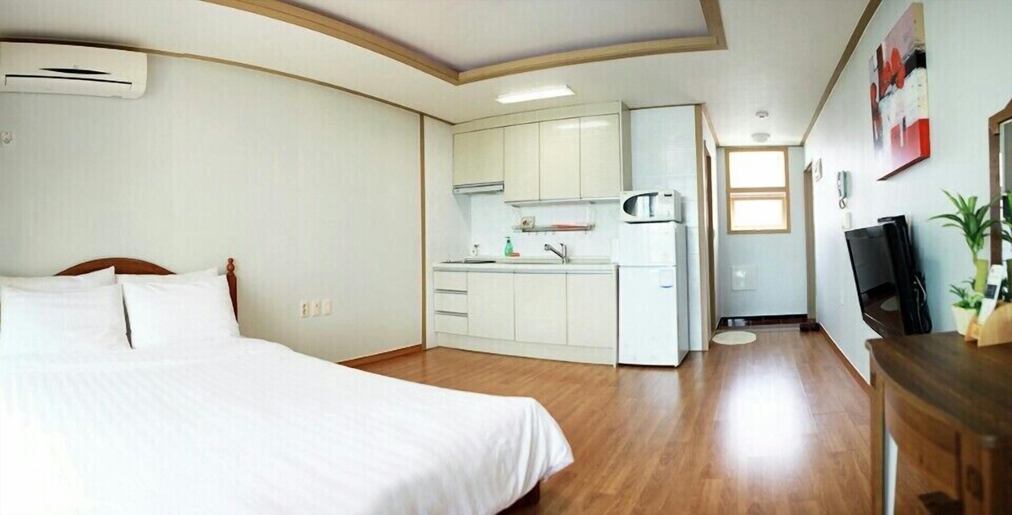 ROOM, DOUBLE BED